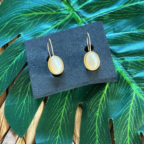 BOGO FREE PEARL DROP EARRINGS - Picture 1 of 5